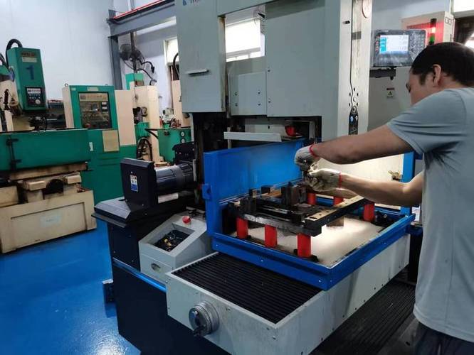 塑膠模具源頭工廠 潔凈生產車間 精密模具制造 模具注塑加工